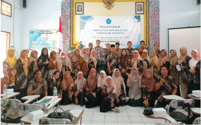 PELATIHAN PENGUATAN IMPLEMENTASI KURIKULUM MERDEKA DI SMA NEGERI 3 PAMEKASAN
